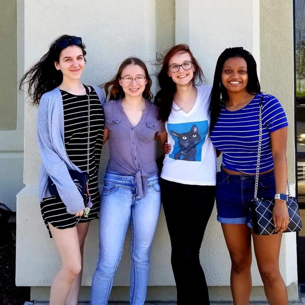 Meet your Posher, Abigail